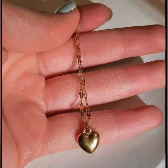 🧡 Delicate Gold Dainty Heart Necklace🧡 - Picture 3 of 16
